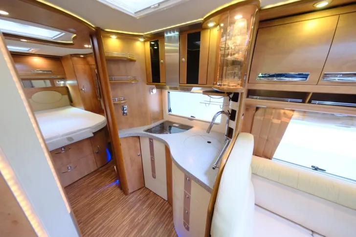 Fahrzeugbild Carthago Chic E-Line 51 QB/Quensbett/Garage/Solar #13