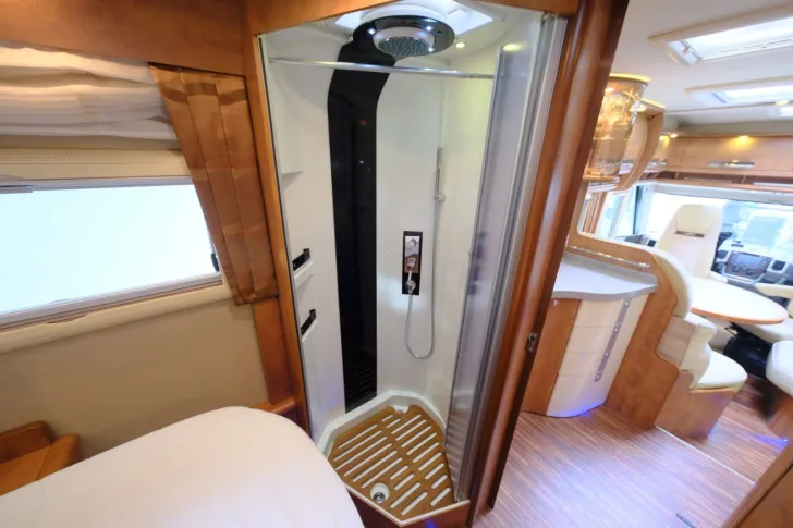 Fahrzeugbild Carthago Chic E-Line 51 QB/Quensbett/Garage/Solar #16