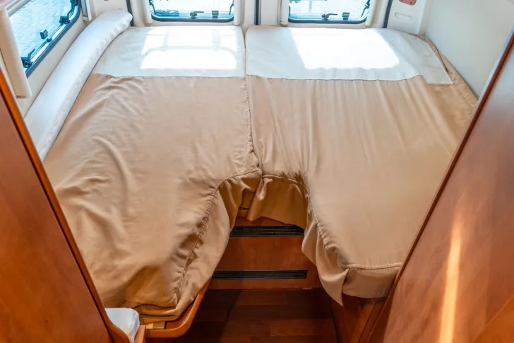 Fahrzeugbild Malibu 640 *AHK*Alarmanlage*Luftfeder*SAT*TV*Solar* #15