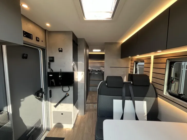 Fahrzeugbild Crosscamp EXPDN T 7.4 E Peugeot #6