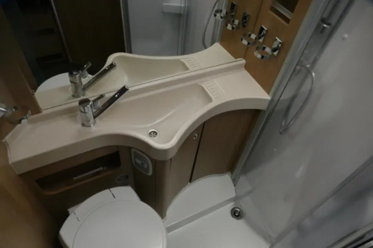 Fahrzeugbild Carthago c-tourer I 143 LE aus Vermietflotte #8