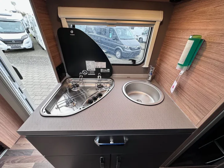 Fahrzeugbild Weinsberg CaraHome 650 DG el. Stufe, Markise, Multmedia #12