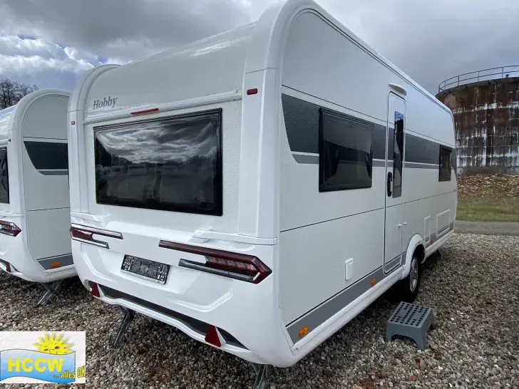 Schräg Hinten Hobby De Luxe 515 UHL
