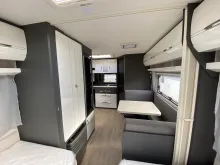 Sicht vorne-hinten Hobby Excellent 460 SL Weekly-Deal Hausmesse