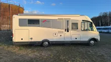Seitlich Carthago chic s-plus I 52 QB hochwertige Ausstattung