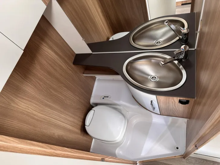 Fahrzeugbild Bürstner Premio Limited 490 TS #8