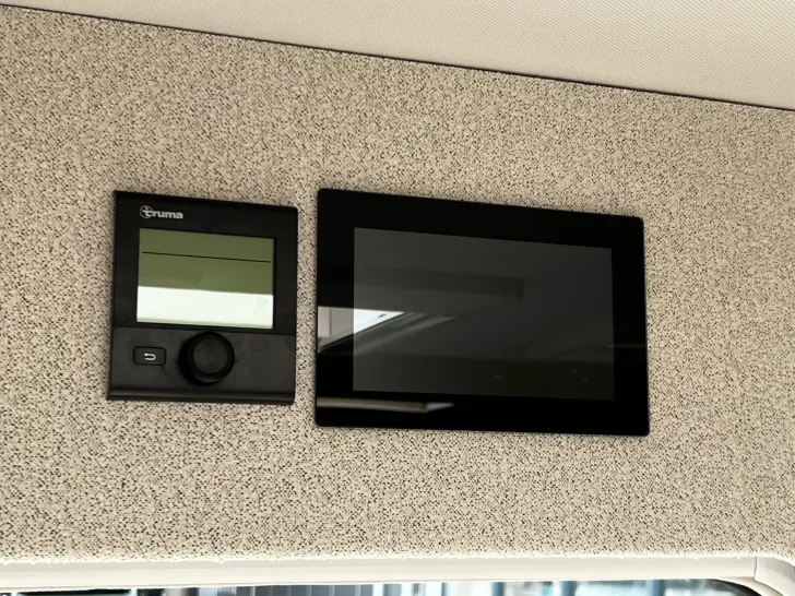 Fahrzeugbild Bürstner Signature SFT 7.0 AT8G+Komfort/Küche/Technik/ #14