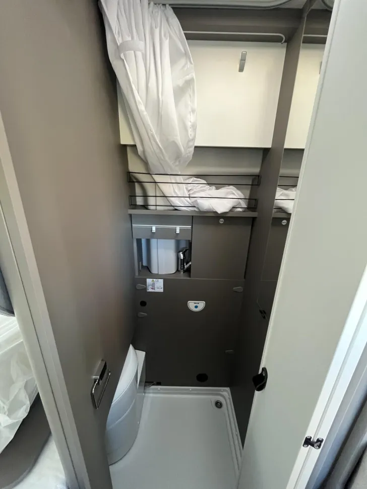 Fahrzeugbild LMC Innovan Ford 592 #10