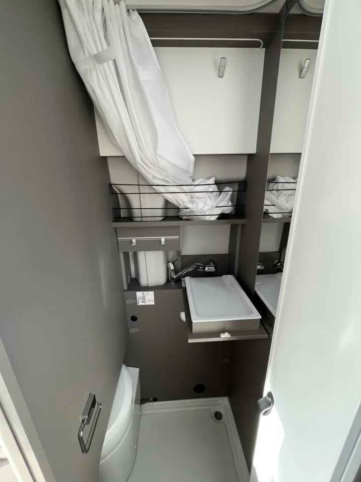 Fahrzeugbild LMC Innovan Ford 592 #10