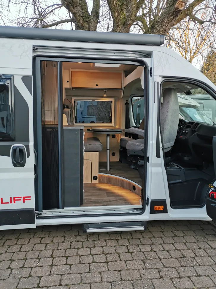 Fahrzeugbild Sunlight Camper Van Cliff 640 AHK Starr #18