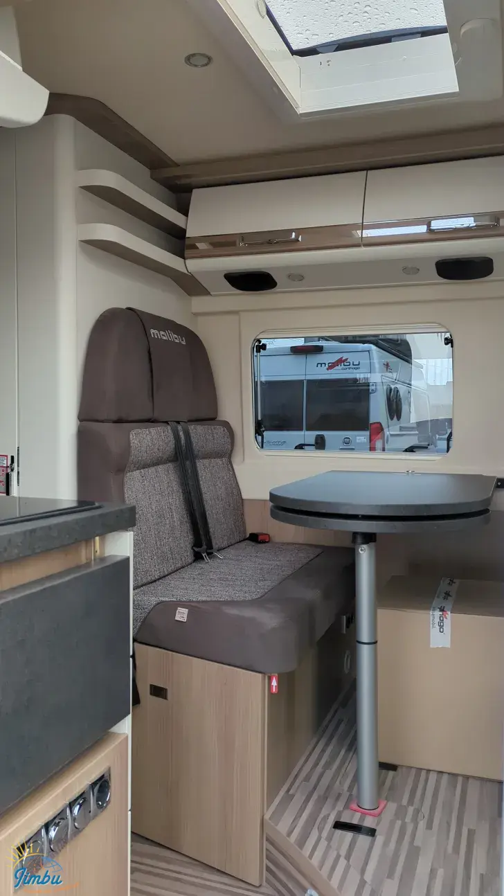 Sicht vorne-hinten Malibu Van Comfort 640 LE charming coupé