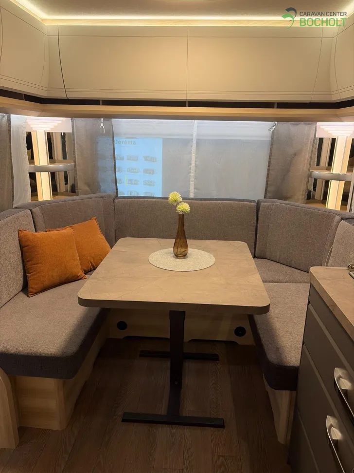 Fahrzeugbild Hobby De Luxe 460 UFe InterCaravaning Sondermodell #5