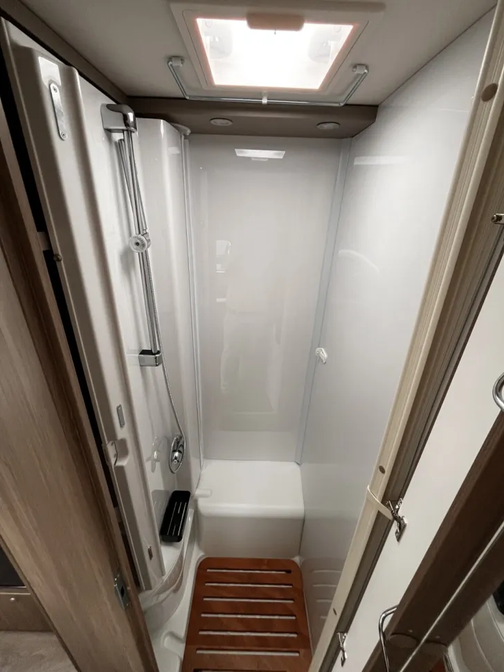 Fahrzeugbild Carado I 338 #12