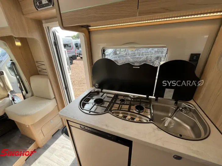 Fahrzeugbild LMC Cruiser 70 V 643 G Automatik #8