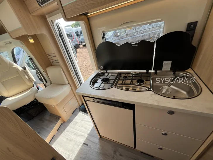 Fahrzeugbild LMC Cruiser 70 V 643 G Automatik #9