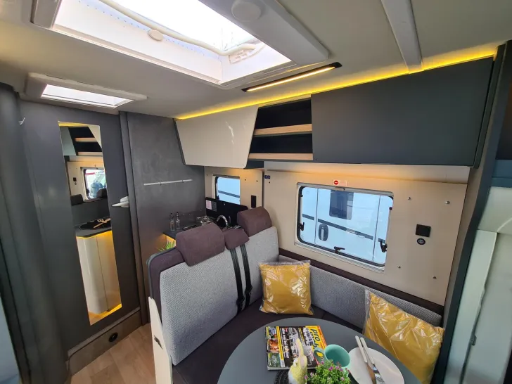 Fahrzeugbild Laika Kosmo L 409 *Pakete: Komfort +Design +Chassis* #15