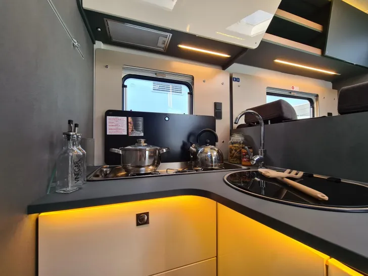 Fahrzeugbild Laika Kosmo L 409 *Pakete: Komfort +Design +Chassis* #18