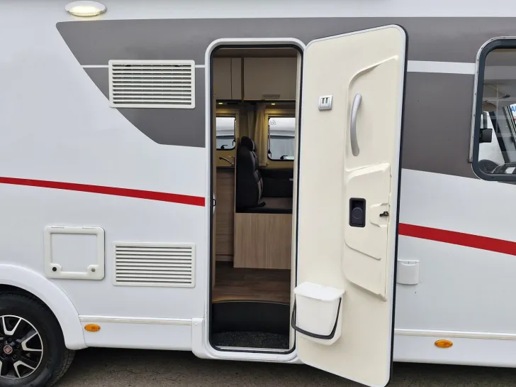 Fahrzeugbild Sunlight I 69 L *Queens-Bett*SAT*Solar*Lithium*1 .Hand* #13