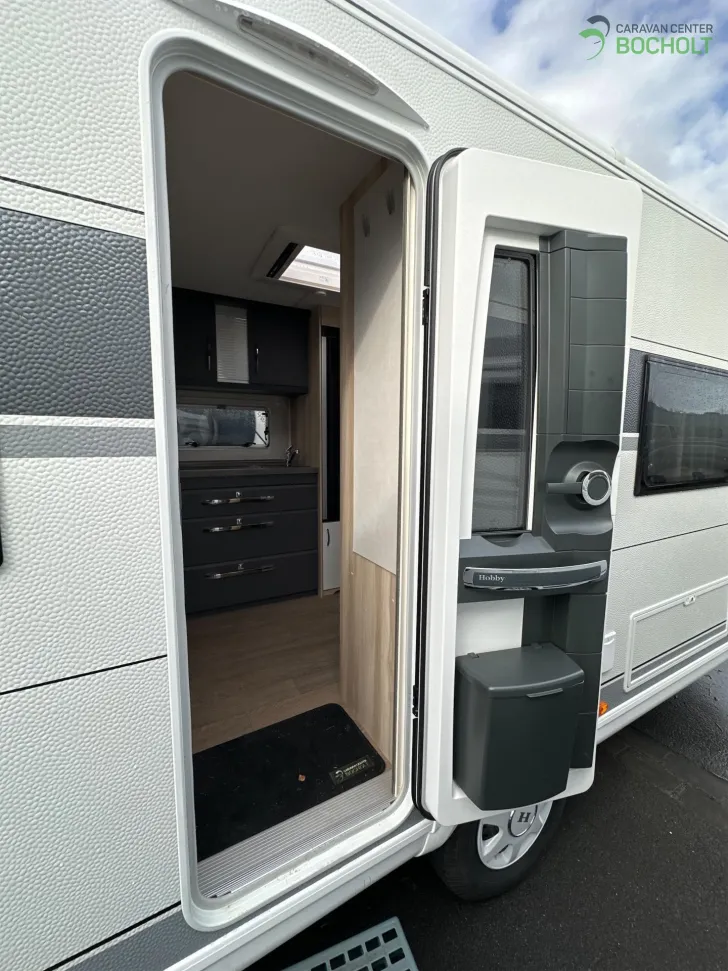 Fahrzeugbild Hobby De Luxe 460 UFe InterCaravaning 1500 kg / Mover / ETS #7