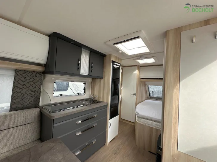 Fahrzeugbild Hobby De Luxe 460 UFe InterCaravaning 1500 kg / Mover / ETS #9