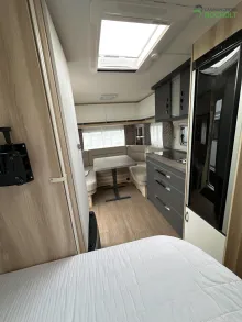 Fahrzeugbild Hobby De Luxe 460 UFe InterCaravaning 1500 kg / Mover / ETS #15