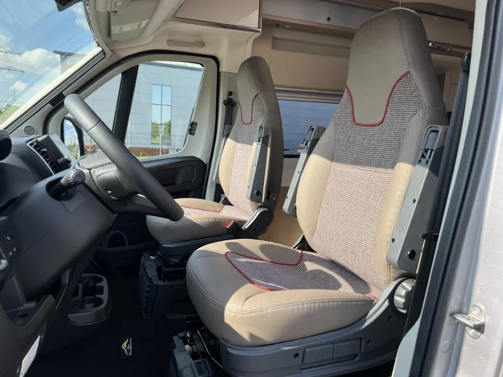 Fahrzeugbild Malibu Van charming coupé 640 LE RB #8