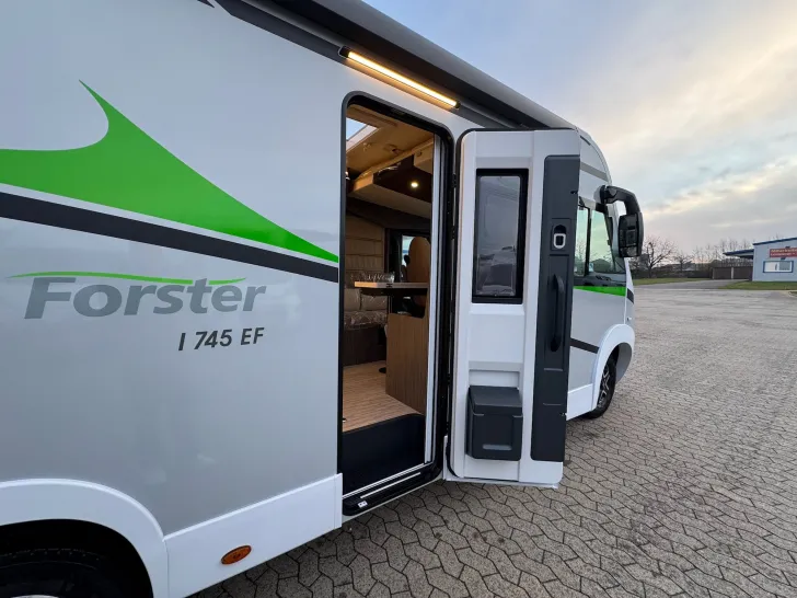 Fahrzeugbild Forster Integriert I 745 EF, 26, LITHIUM, SOLAR, TV #14