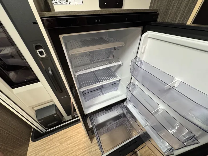 Fahrzeugbild Forster Integriert I 745 EF, 26, LITHIUM, SOLAR, TV #25