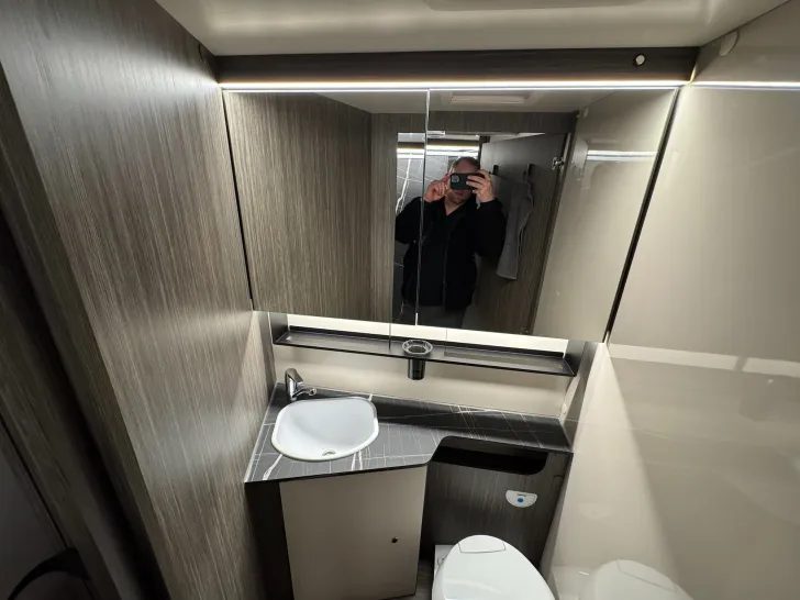 Fahrzeugbild Forster Integriert I 745 EF, 26, LITHIUM, SOLAR, TV #32