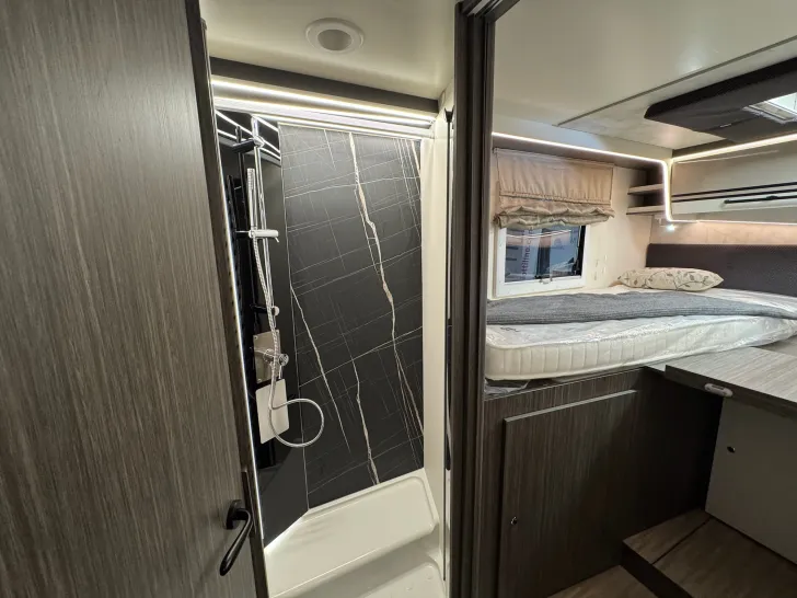 Fahrzeugbild Forster Integriert I 745 EF, 26, LITHIUM, SOLAR, TV #35