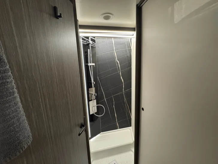 Fahrzeugbild Forster Integriert I 745 EF, 26, LITHIUM, SOLAR, TV #36