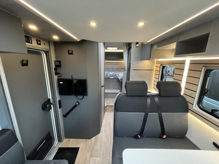 Fahrzeugbild Crosscamp EXPDN T 7.0 E Peugeot #2