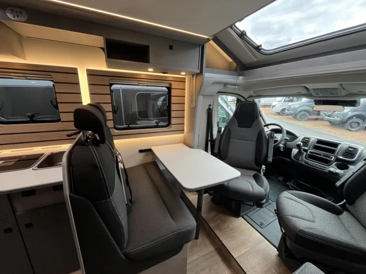 Fahrzeugbild Crosscamp EXPDN T 7.0 E Peugeot #3