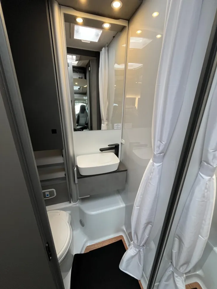 Fahrzeugbild Crosscamp EXPDN T 7.0 E Peugeot #8