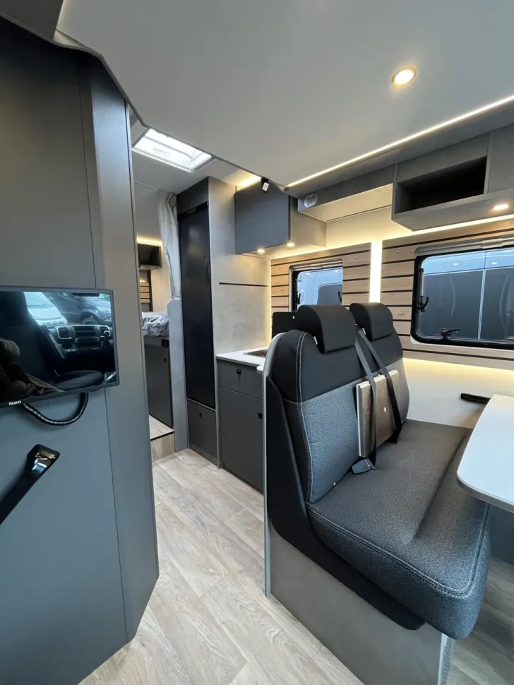 Fahrzeugbild Crosscamp EXPDN T 7.0 E Peugeot #12