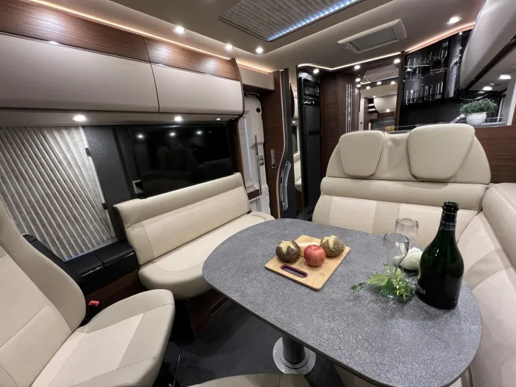 Fahrzeugbild Carthago chic c-line I 6.2 XL QB Mercedes (331) #16