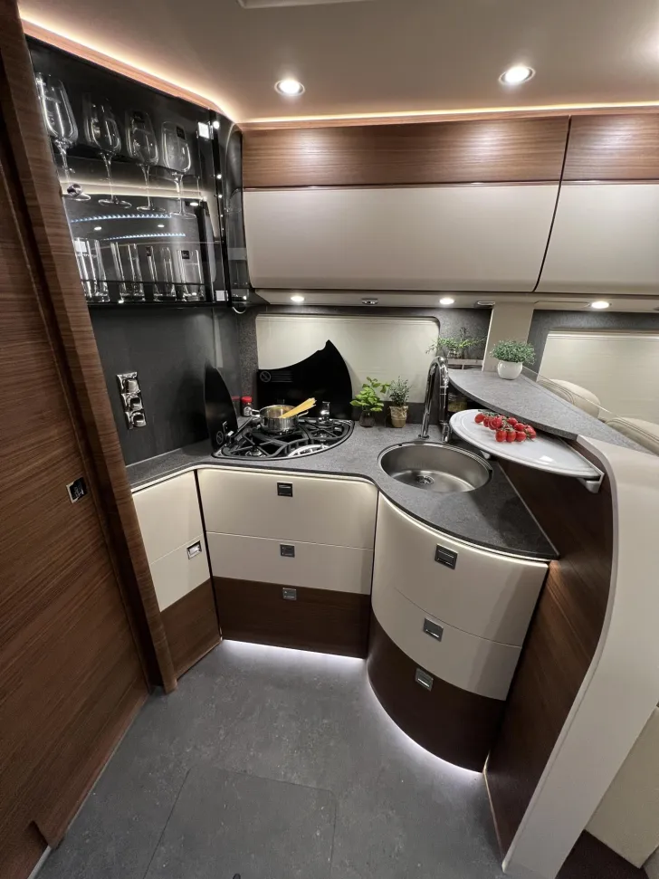 Fahrzeugbild Carthago chic c-line I 6.2 XL QB Mercedes (331) #20