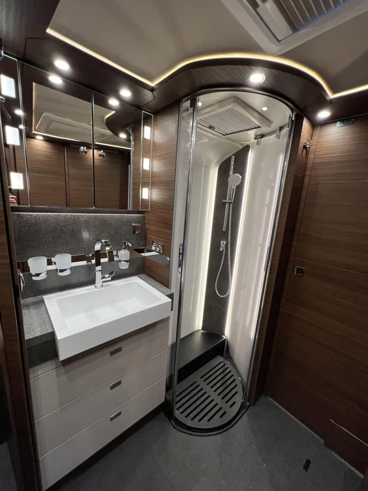 Fahrzeugbild Carthago chic c-line I 6.2 XL QB Mercedes (331) #32