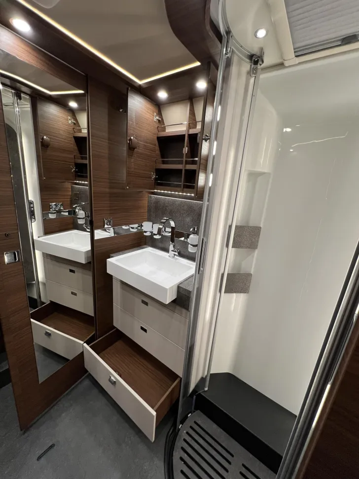 Fahrzeugbild Carthago chic c-line I 6.2 XL QB Mercedes (331) #33