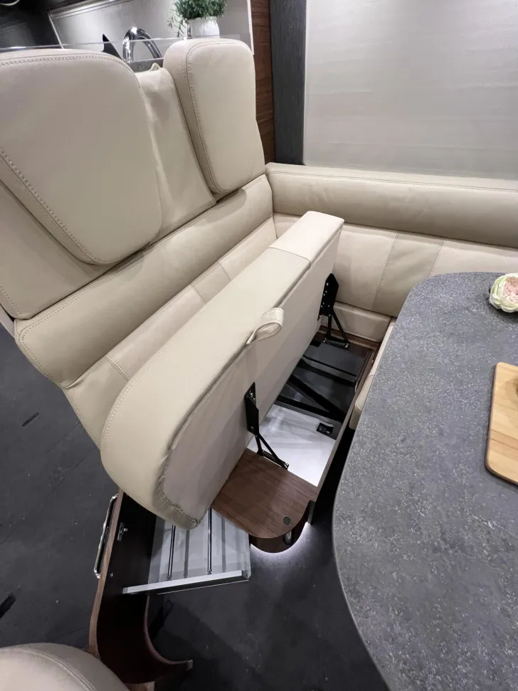 Fahrzeugbild Carthago chic c-line I 6.2 XL QB Mercedes (331) #38