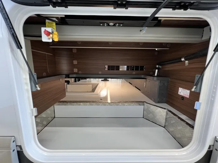 Fahrzeugbild Carthago chic c-line I 6.2 XL QB Mercedes (331) #40