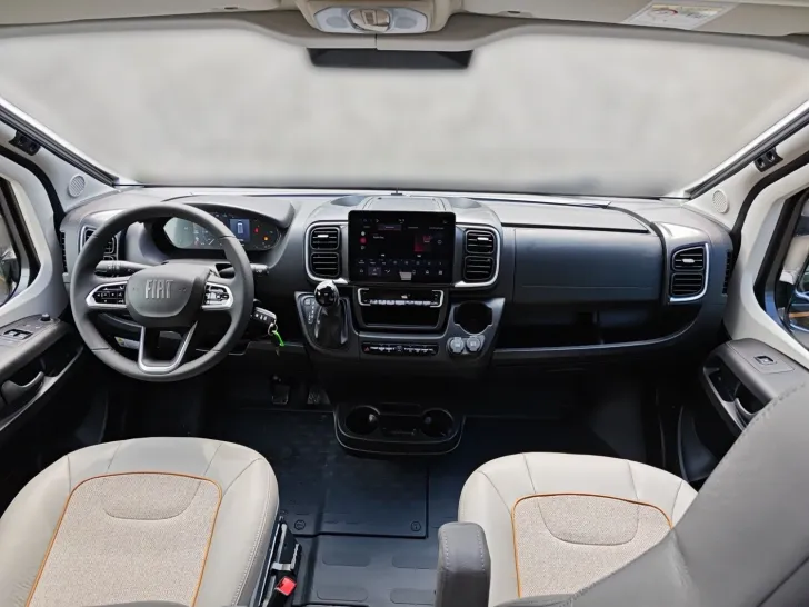 Fahrzeugbild Malibu Van first class - two rooms 640 LE RB GT skyview #10