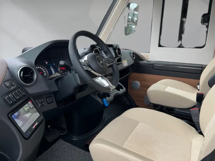 Fahrzeugbild Carthago chic e-line I 50 LE DA Mercedes (341) #9