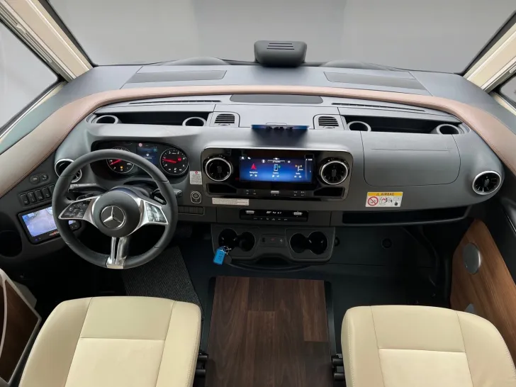 Fahrzeugbild Carthago chic e-line I 50 LE DA Mercedes (341) #12