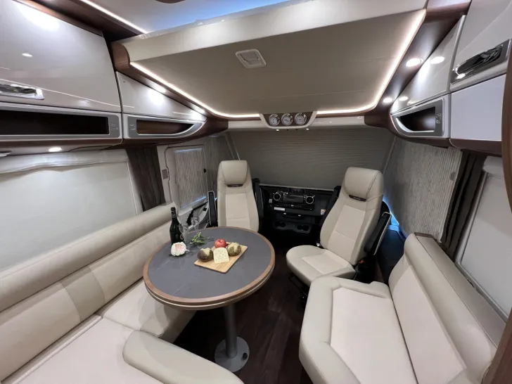 Fahrzeugbild Carthago chic e-line I 50 LE DA Mercedes (341) #13