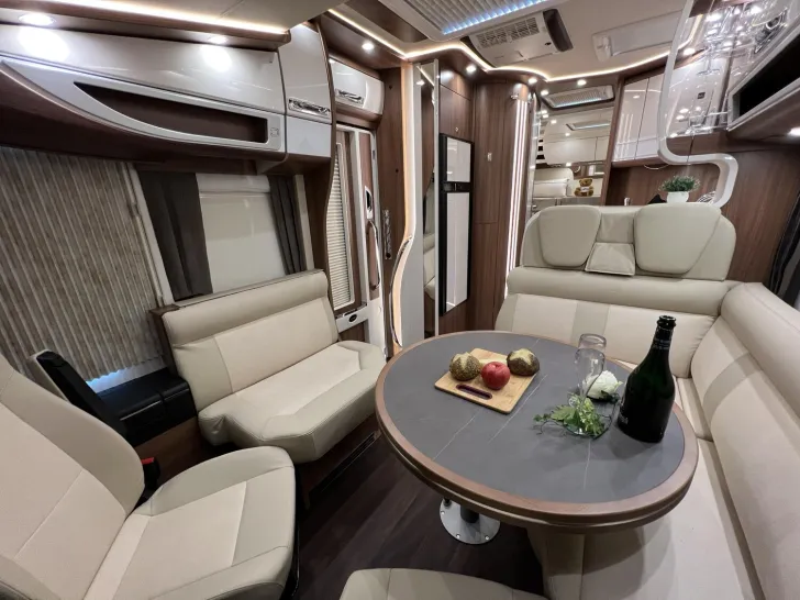 Fahrzeugbild Carthago chic e-line I 50 LE DA Mercedes (341) #16