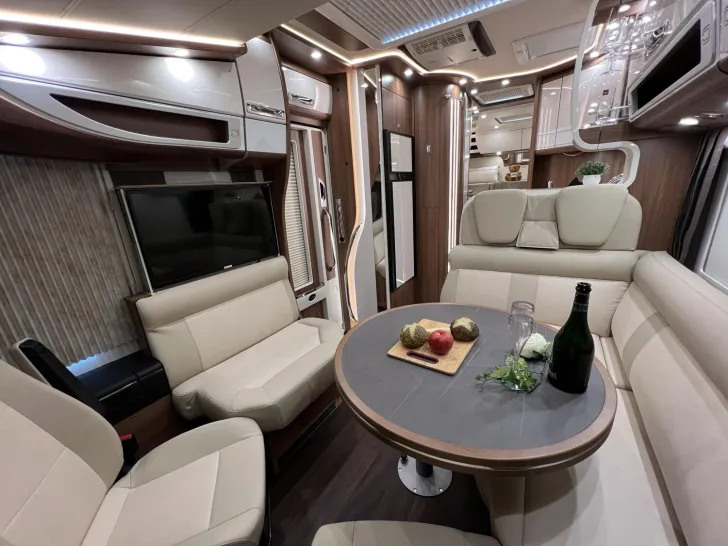Fahrzeugbild Carthago chic e-line I 50 LE DA Mercedes (341) #17