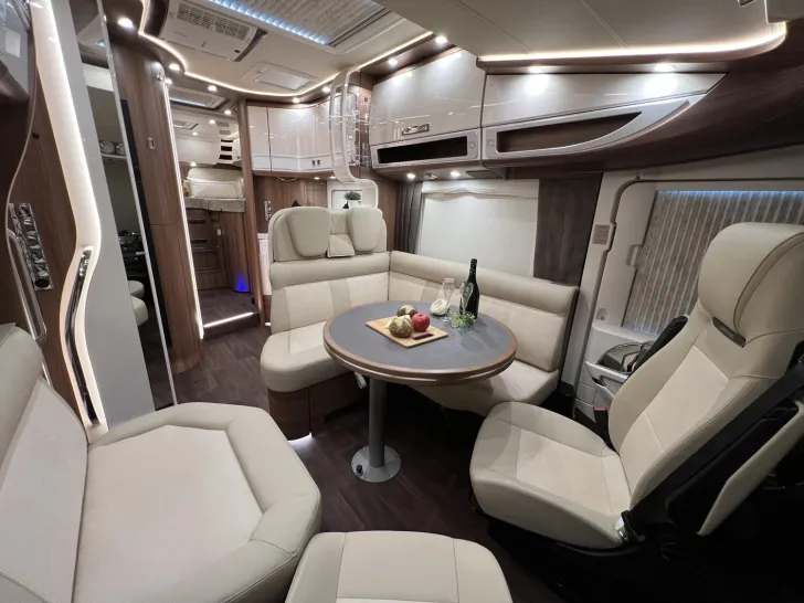 Fahrzeugbild Carthago chic e-line I 50 LE DA Mercedes (341) #18