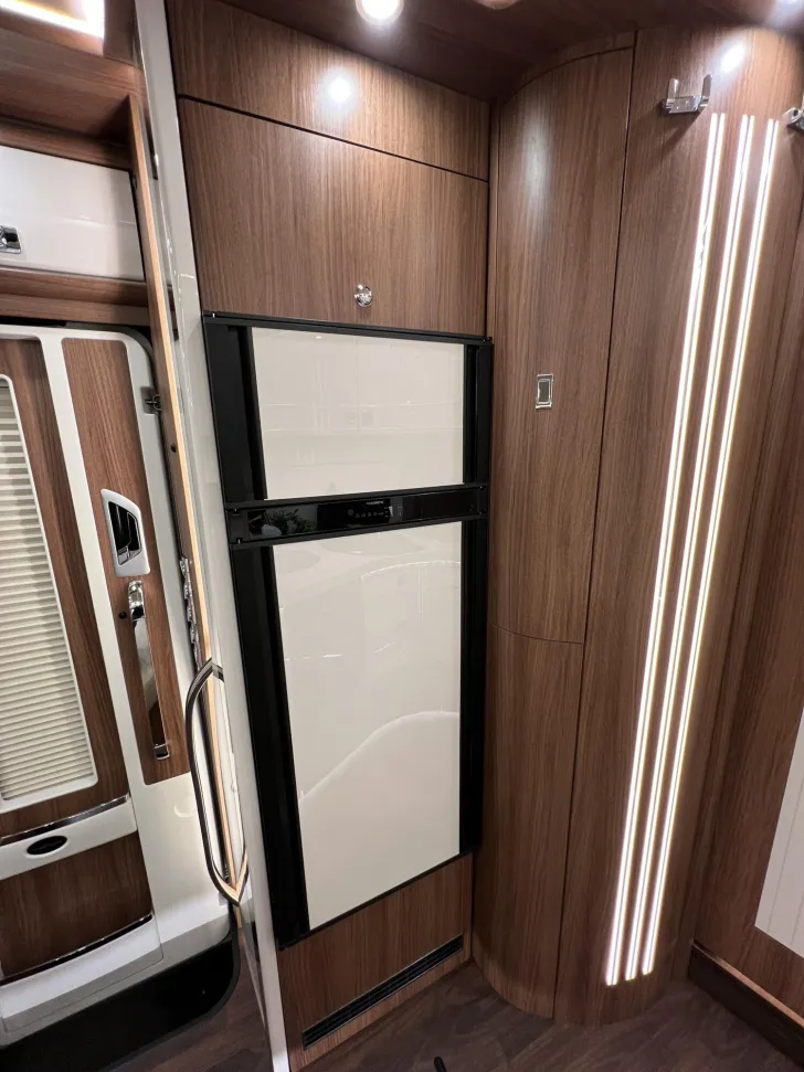 Fahrzeugbild Carthago chic e-line I 50 LE DA Mercedes (341) #23