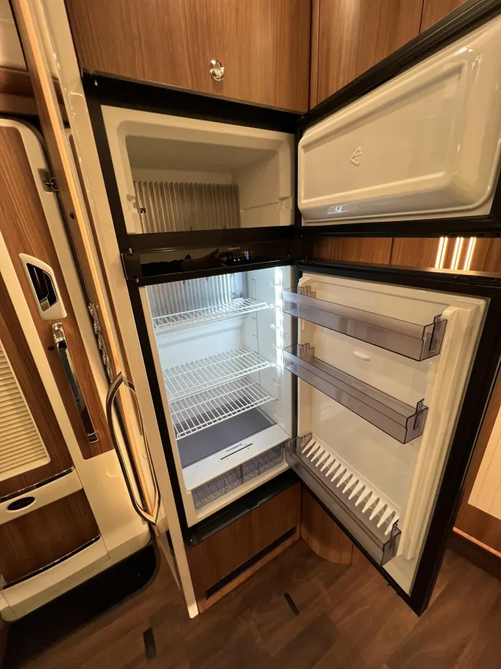 Fahrzeugbild Carthago chic e-line I 50 LE DA Mercedes (341) #25
